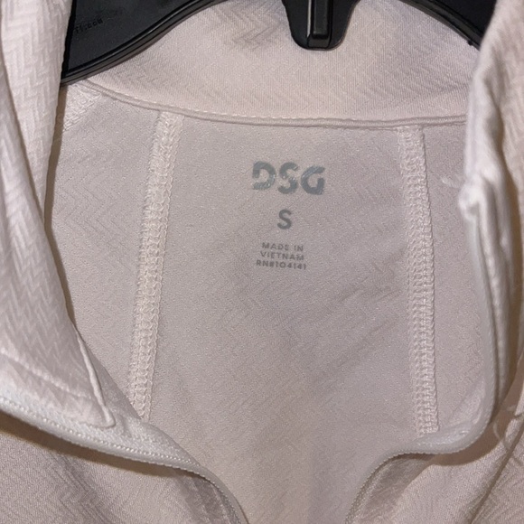 DSG women’s size small light‎ pink long sleeve golf athletic shirt. 1/4 zipper. - Picture 2 of 10